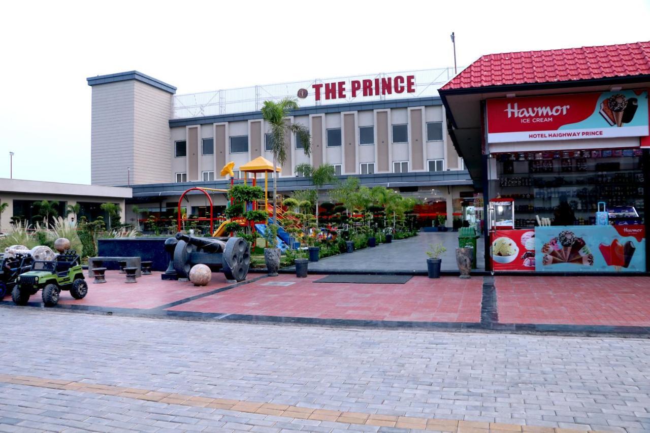 The Prince Highway Hotel Sampla Exterior photo